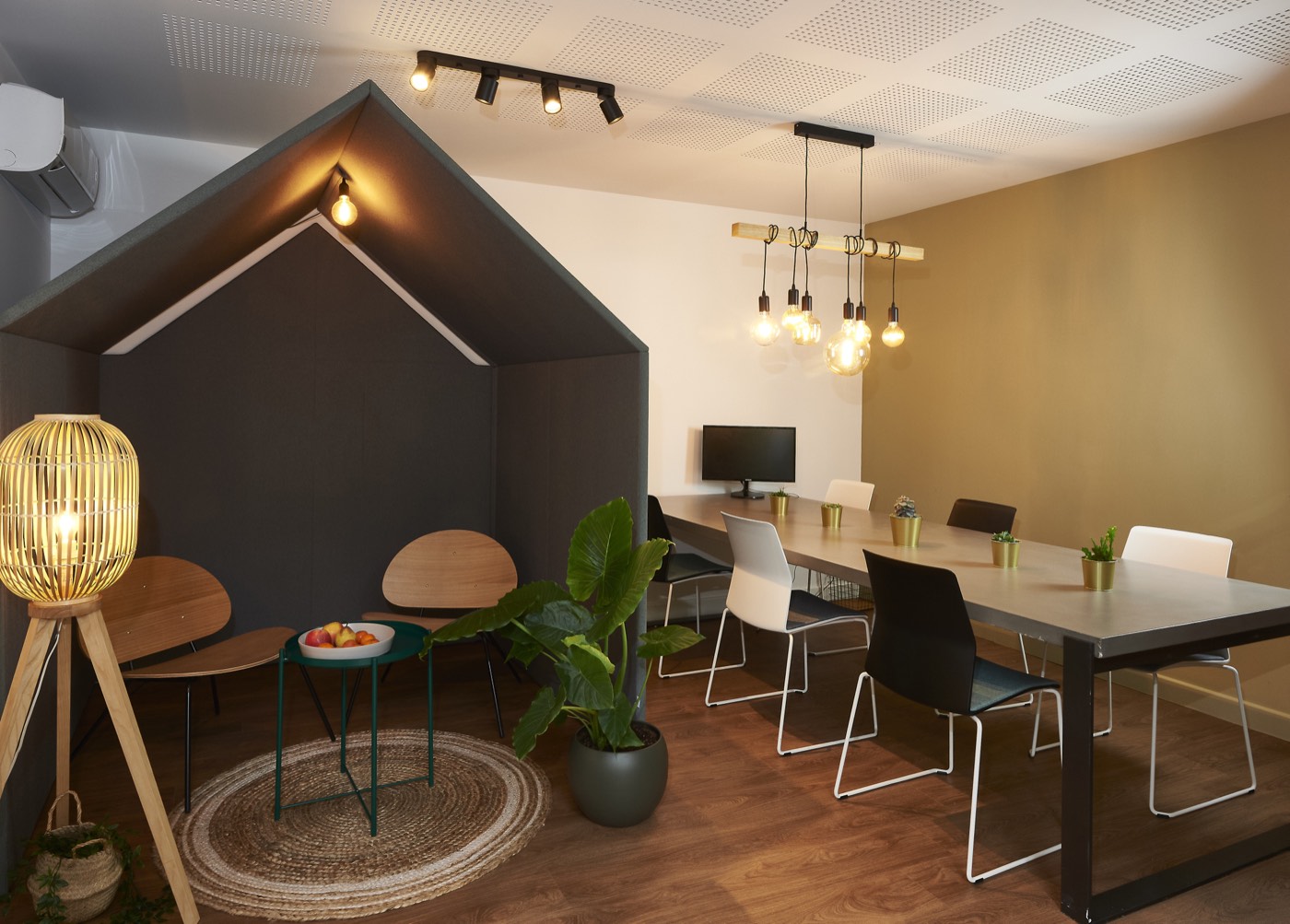 Coin Innovation au Vigean, vue côté table conviviale