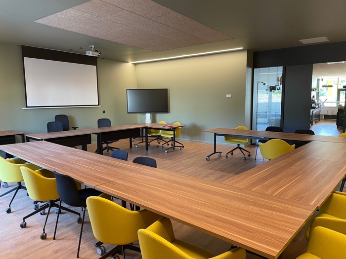 Salle de réunion, La Gravade
